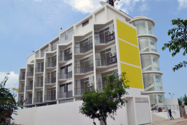 Plurifuncional building